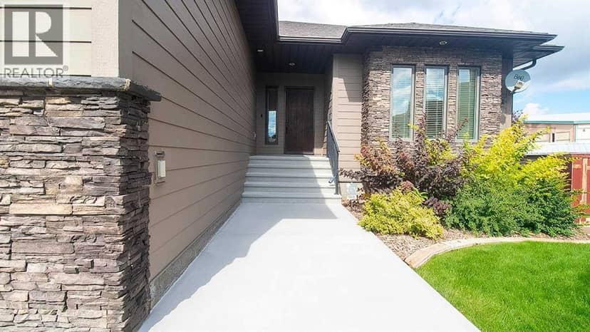 420 Haru Moriyama Place N, Lethbridge, photo 2