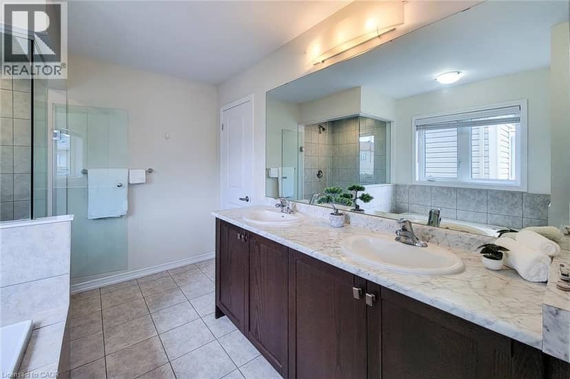 11 ESTHER Crescent — photo 32 of 40