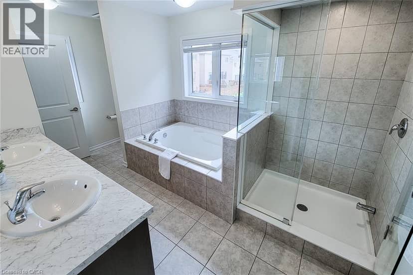 11 ESTHER Crescent — photo 30 of 40