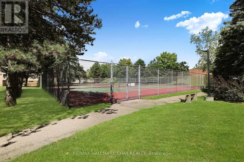 705 - 326 Major Mackenzie Drive E — photo 17 of 22