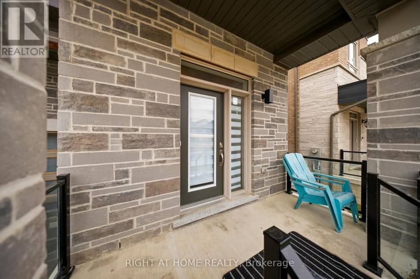 80 Tempel Street, Richmond Hill, photo 3