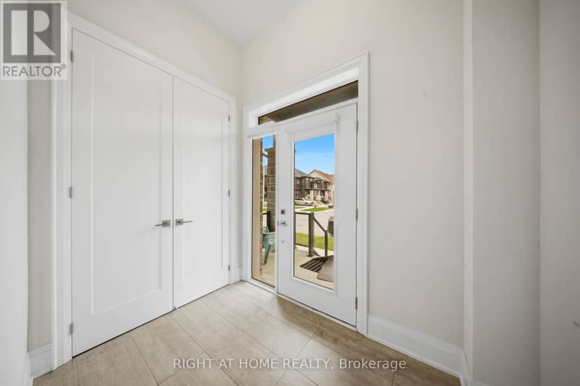 80 Tempel Street, Richmond Hill, photo 4