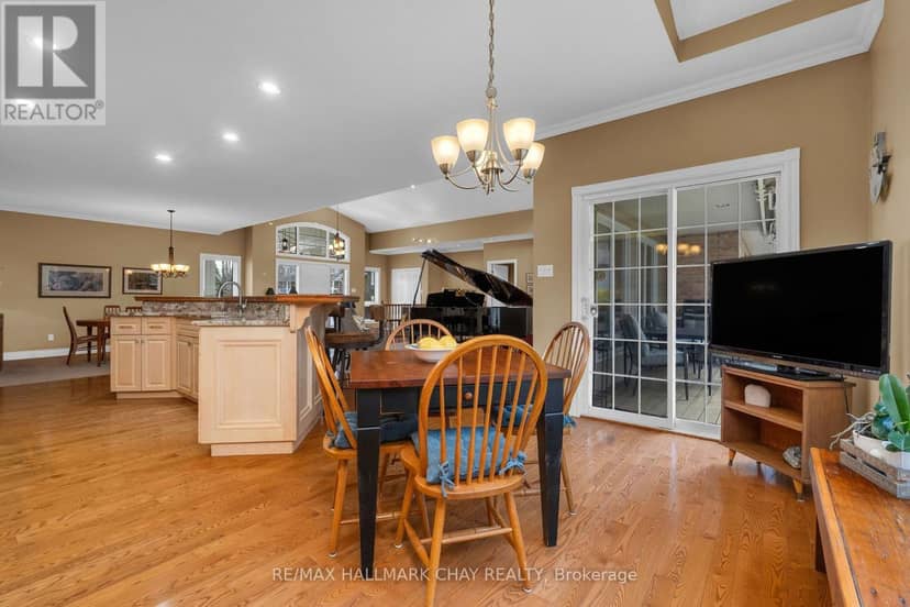 16 Chestnut Lane — photo 10 of 40
