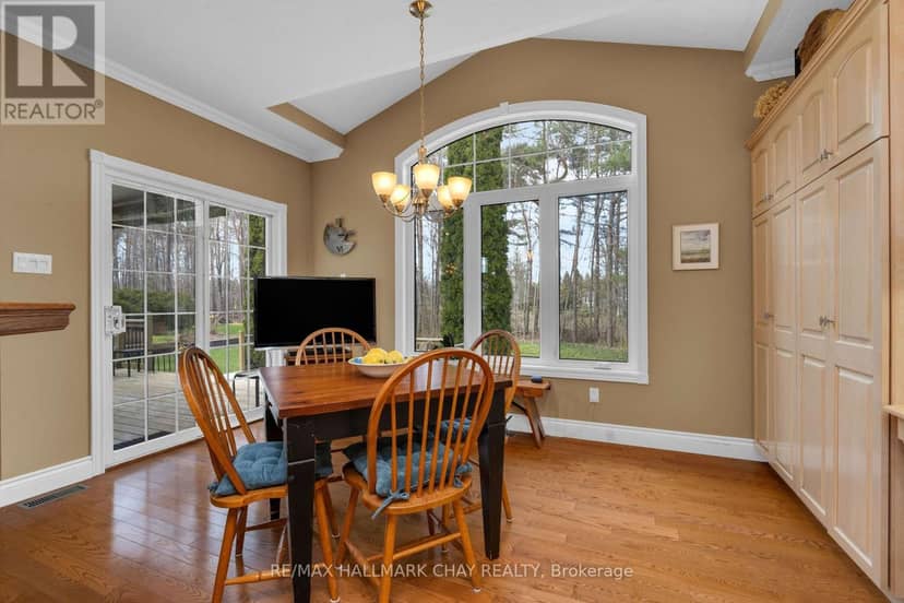 16 Chestnut Lane — photo 11 of 40