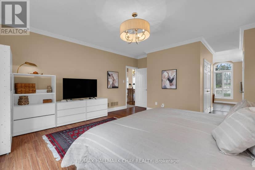 16 Chestnut Lane — photo 15 of 40