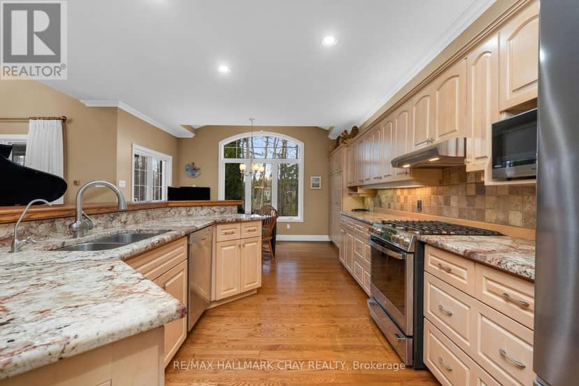 16 Chestnut Lane — photo 9 of 40