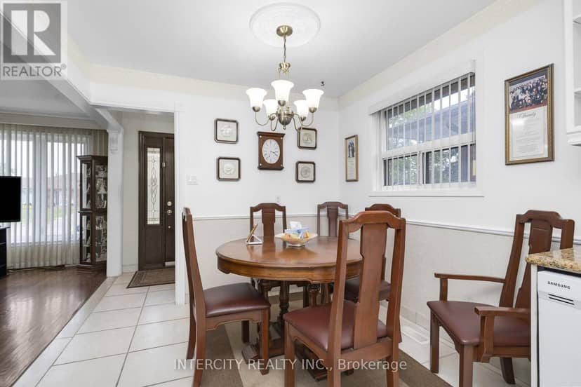 7279 Vernor Drive — photo 14 of 33