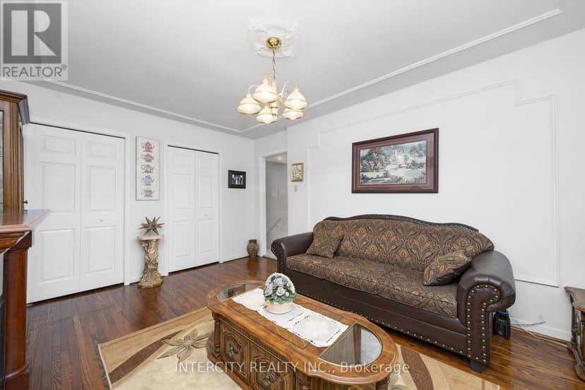 7279 Vernor Drive — photo 18 of 33
