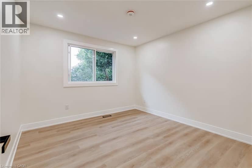 63 HARDALE Crescent — photo 10 of 34