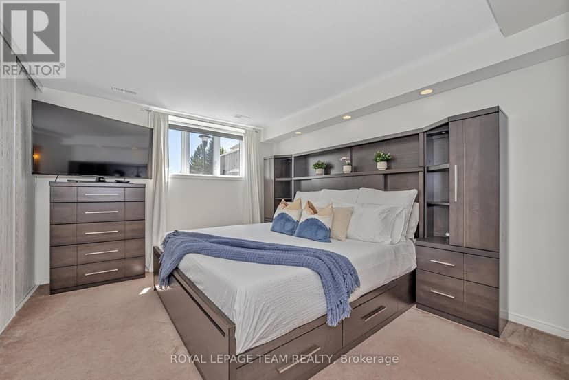 85 Cresthaven Drive — photo 15 of 21