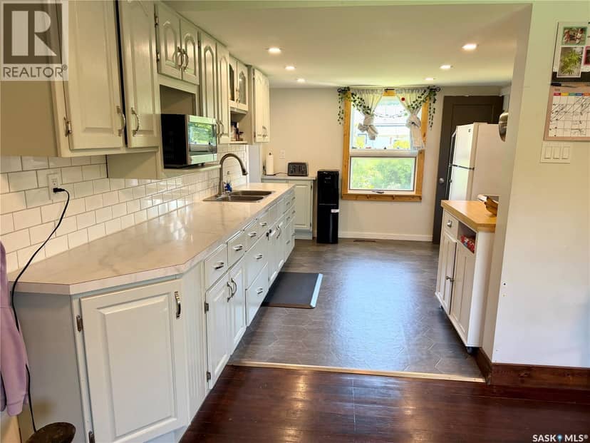 402 4th STREET — photo 4 of 22