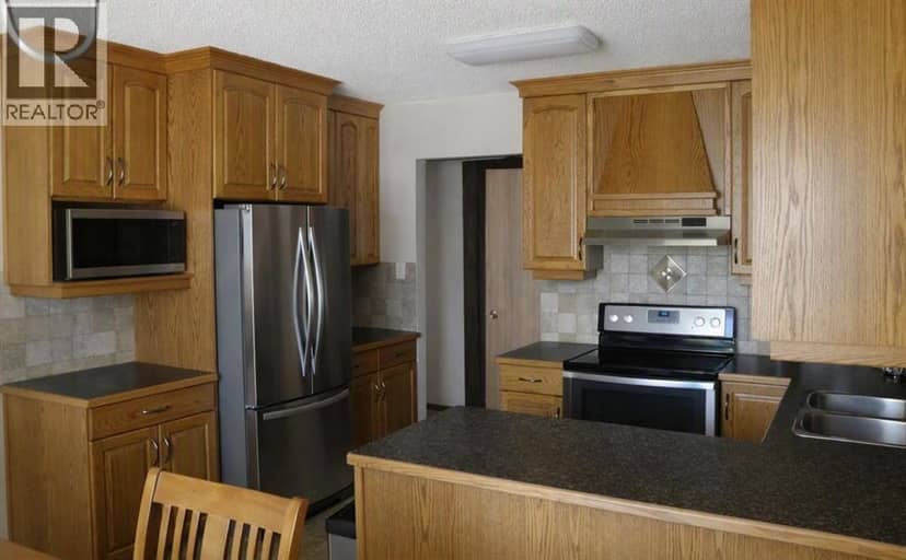 1121 Lakemount Boulevard S, Lethbridge, photo 3