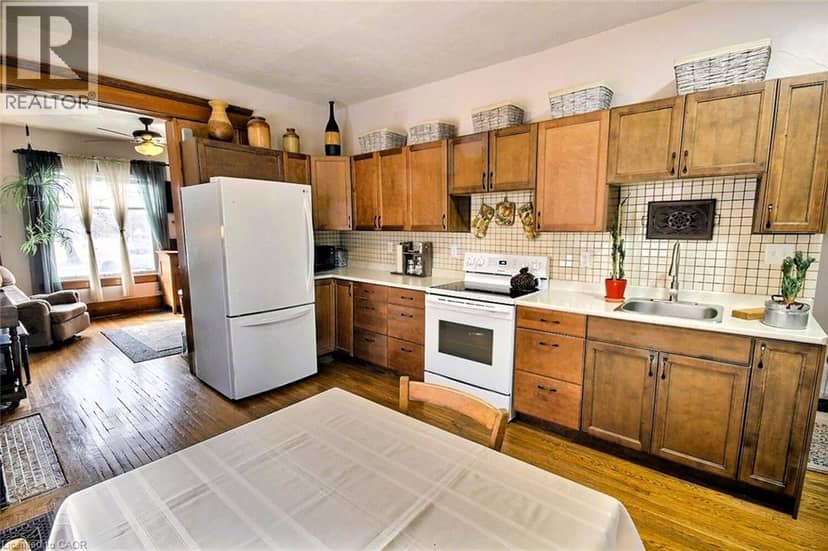 223 WATER Street N, Cambridge, photo 3