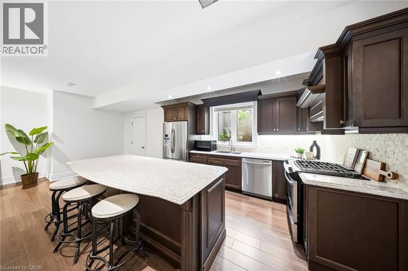 1098 LAKESHORE Road W — photo 29 of 40