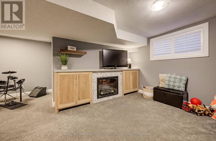 35 Greyhawk Street — photo 32 of 40
