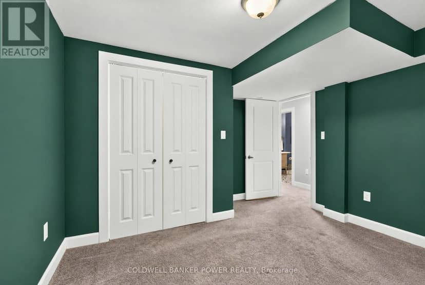 34 Algonquin Crescent — photo 33 of 40