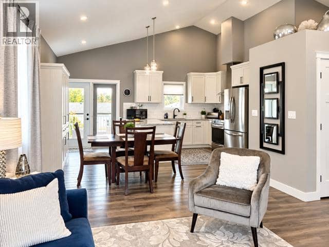 253 Greenwood Road — photo 13 of 40