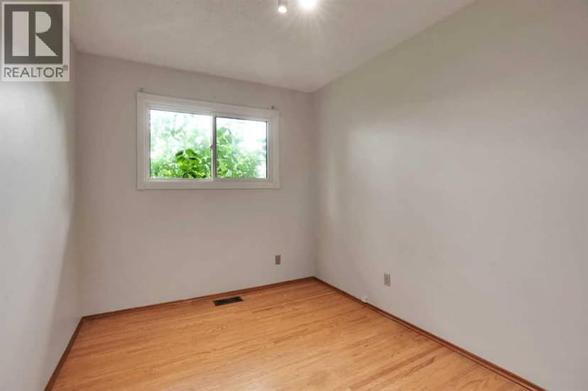 5404 Valentine Crescent SE — photo 25 of 35