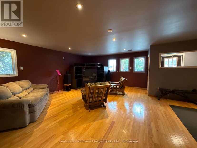 648 Scott Street, Fort Frances, photo 2