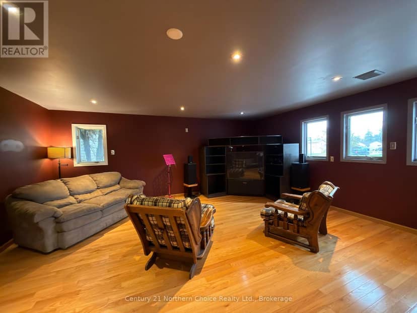648 Scott Street, Fort Frances, photo 4