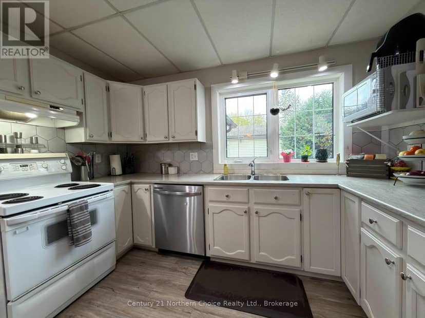 648 Scott Street — photo 9 of 40