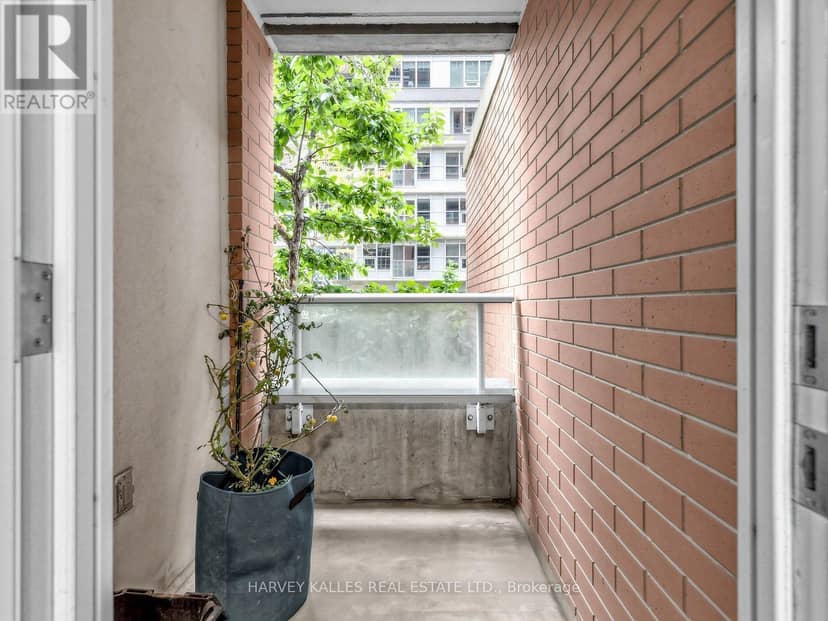 224 - 65 East Liberty Street — photo 13 of 25