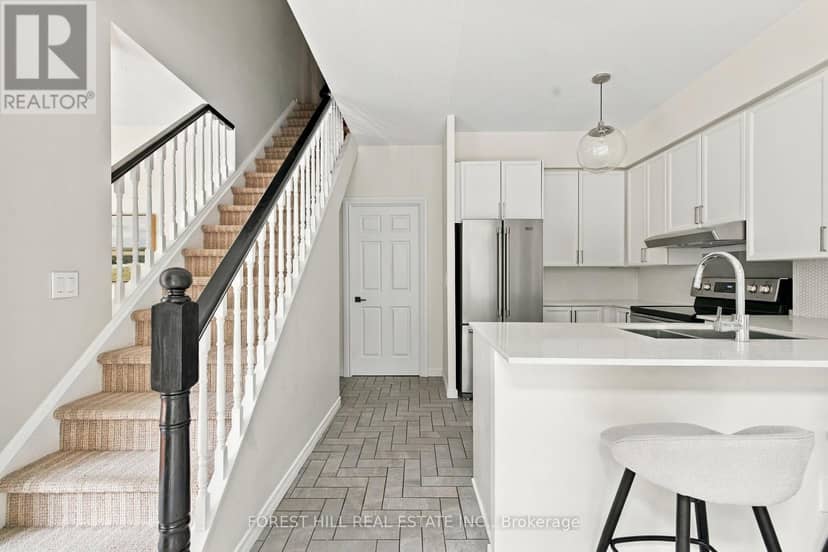 229 - 109 Front Street E — photo 7 of 27