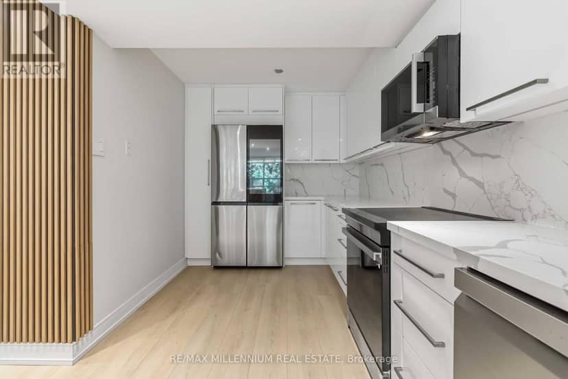 223 - 7805 Bayview Avenue — photo 11 of 40