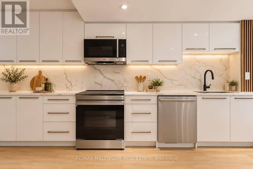 223 - 7805 Bayview Avenue — photo 39 of 40