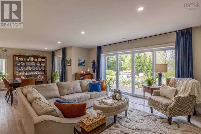 8 Alexander Avenue — photo 10 of 40