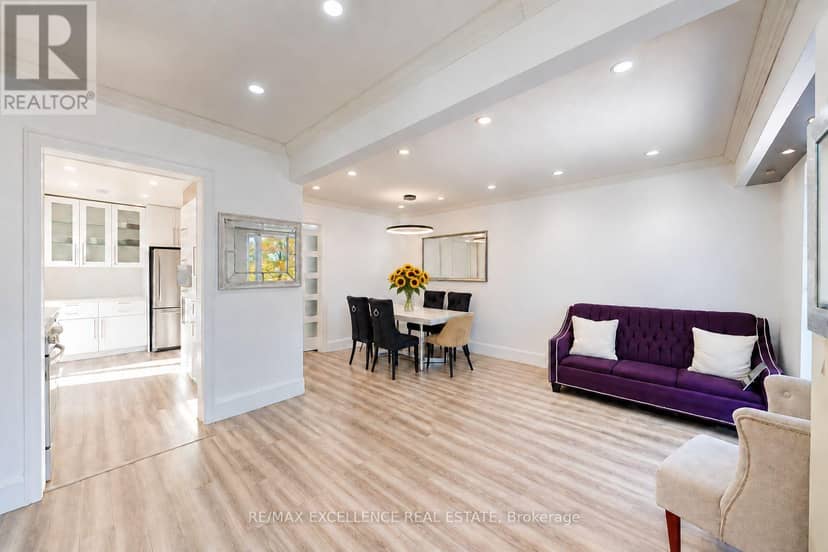 2458 Cobbinshaw Circle, Mississauga, photo 5