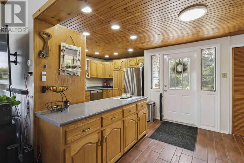 46 Roxbury Road — photo 16 of 40