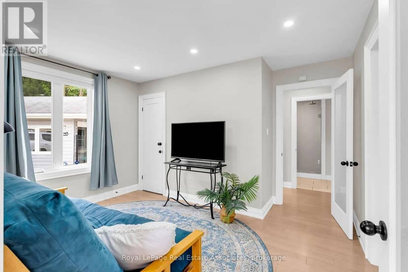 11 Churchill Crescent — photo 12 of 40