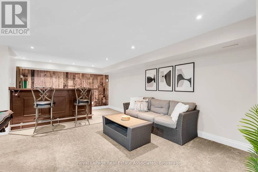 11 Churchill Crescent — photo 32 of 40
