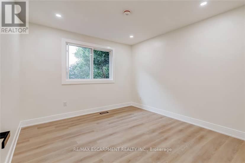 63 Hardale Crescent — photo 11 of 34