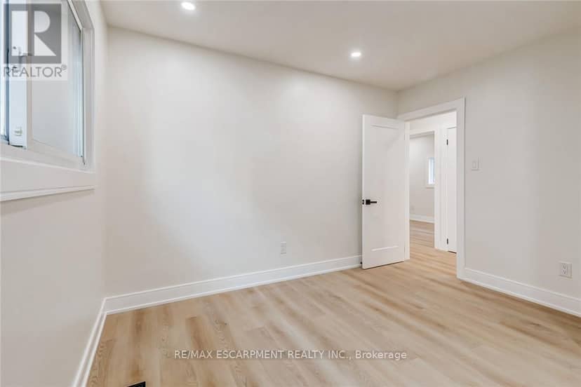 63 Hardale Crescent — photo 14 of 34