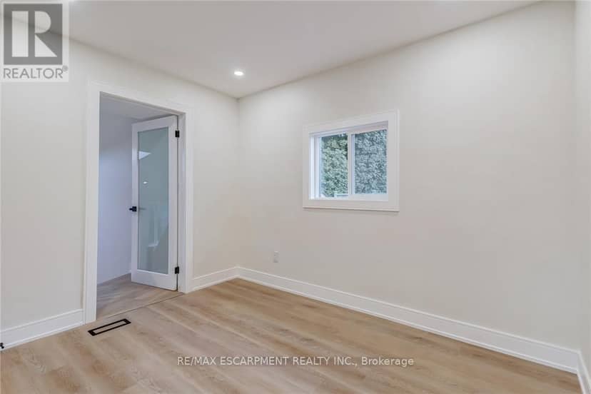 63 Hardale Crescent — photo 16 of 34