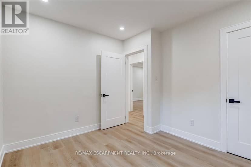 63 Hardale Crescent — photo 17 of 34