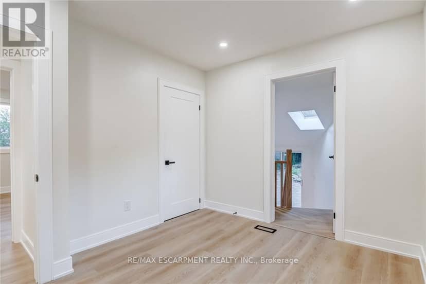 63 Hardale Crescent — photo 18 of 34