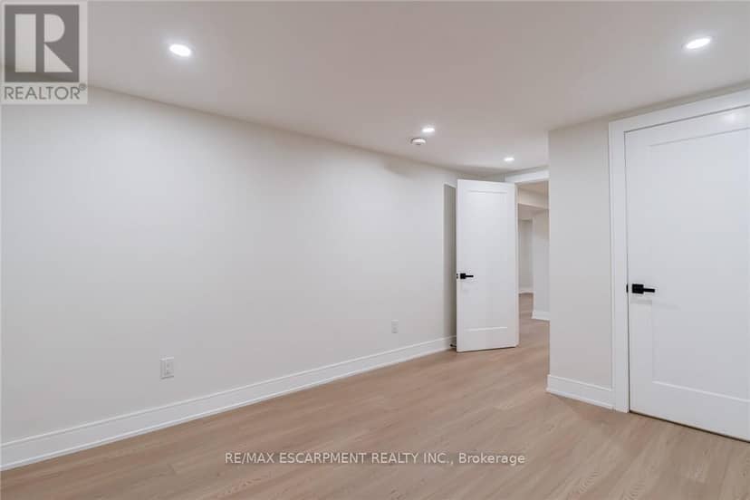 63 Hardale Crescent — photo 31 of 34