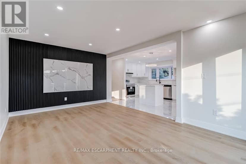63 Hardale Crescent — photo 9 of 34
