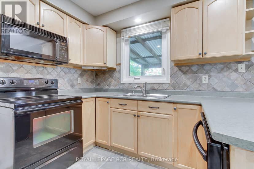 43 Crown Crescent — photo 11 of 40