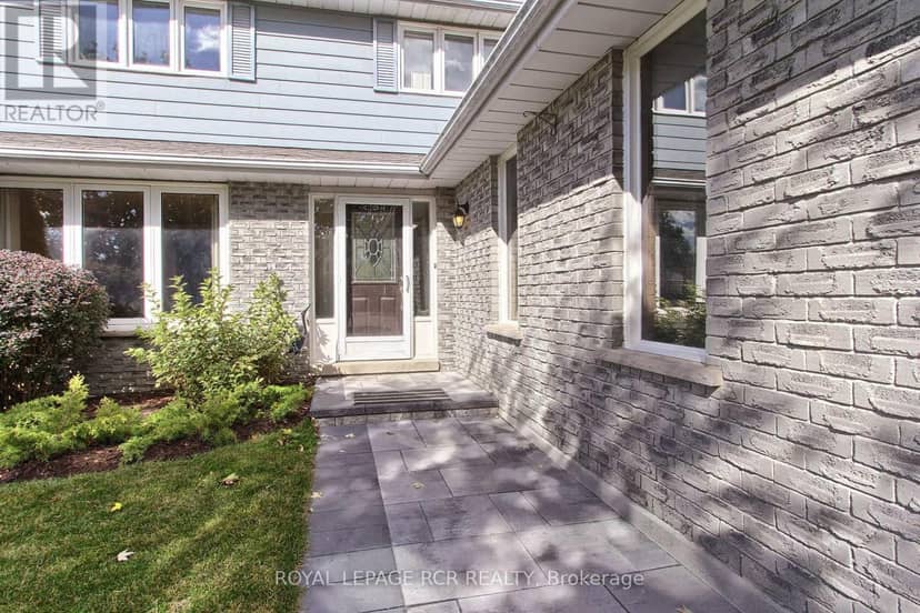 43 Crown Crescent — photo 3 of 40