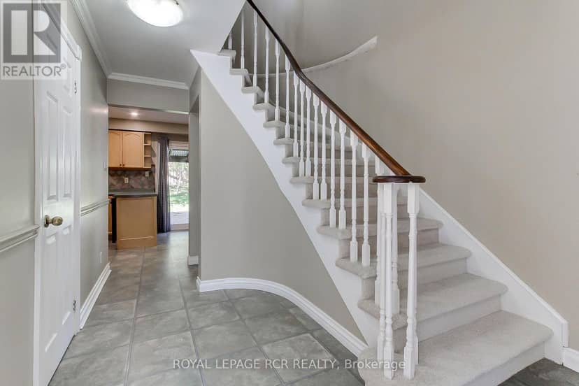 43 Crown Crescent — photo 5 of 40
