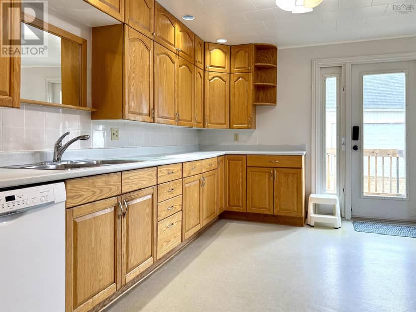 8 Standish Street — photo 17 of 40