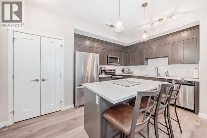 402, 30 Shawnee Common SW, Calgary, photo 2