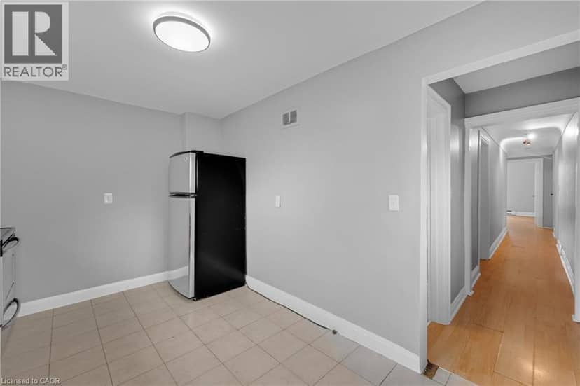 211 WENTWORTH Street N — photo 15 of 40