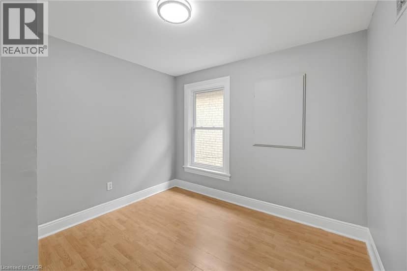 211 WENTWORTH Street N — photo 9 of 40