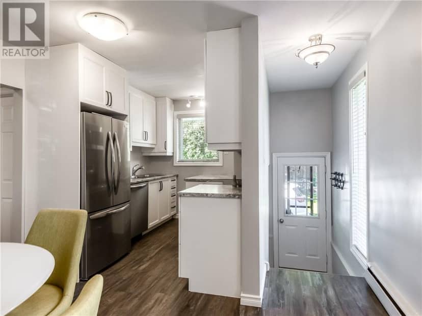 115 Cranbrook Crescent — photo 15 of 30