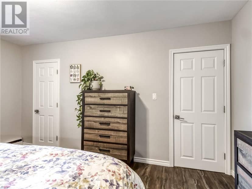 115 Cranbrook Crescent — photo 9 of 30